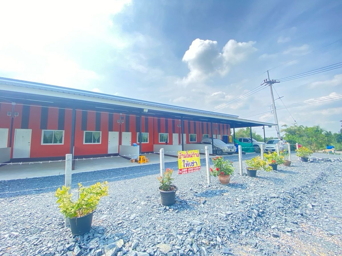 For RentTownhomeMahachai Samut Sakhon : House for rent (clean house, clean). The price of friendship, orange garden, expensive, Ban Phaeo has a CCTV security system.