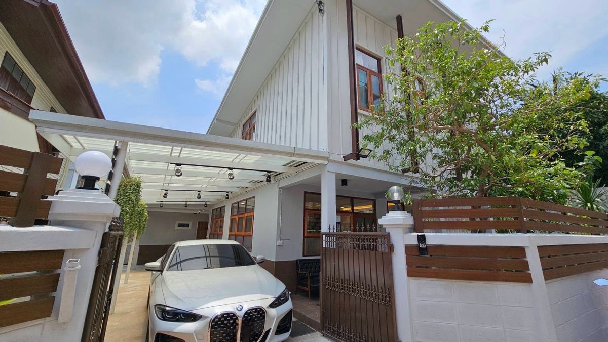 ให้เช่าบ้านอ่อนนุช อุดมสุข : 💛บ้านเดี่ยว 2 ชั้น สุขุมวิท 50💛 เช่า 180K | ทำร้านอาหาร คาเฟ่ โฮมออฟฟิศได้ | 300 sq.m. | 53 sq.wa.