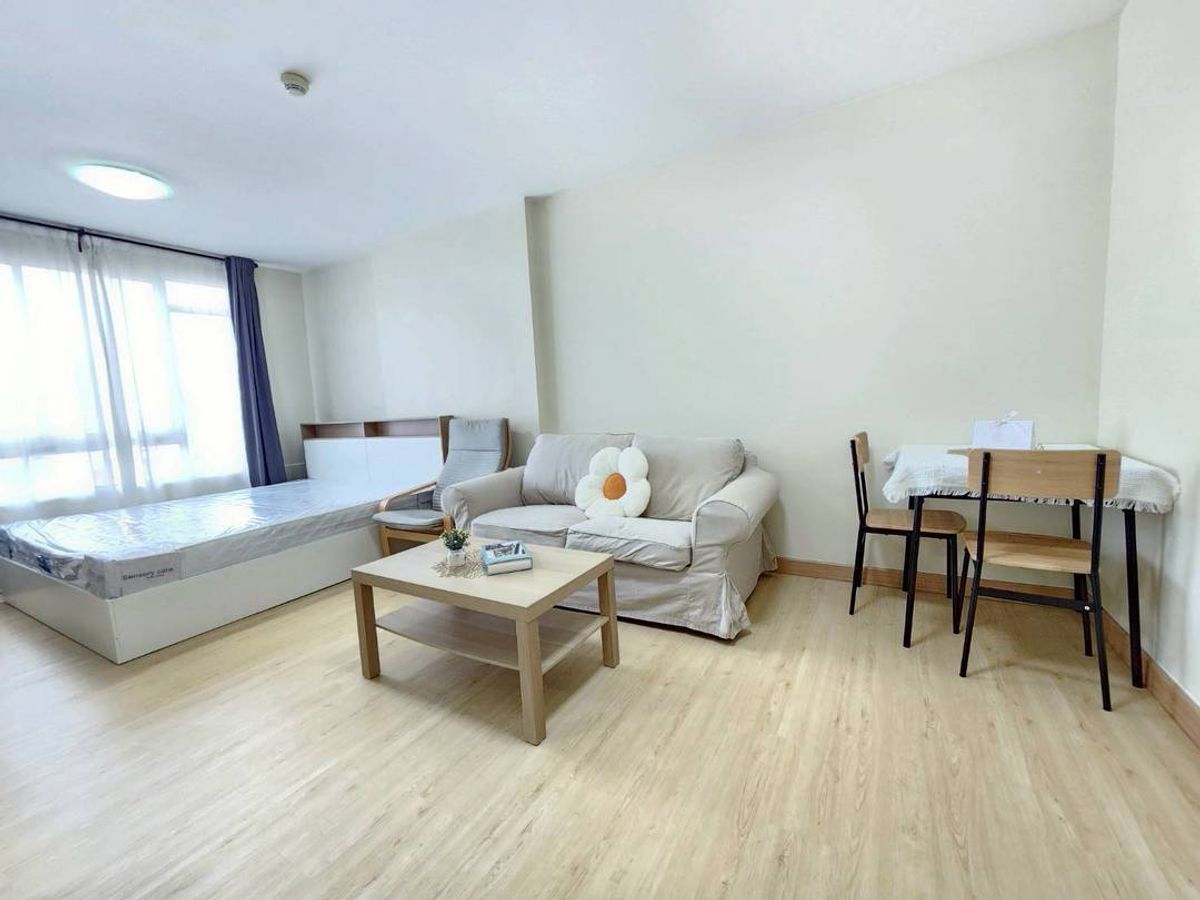 CondoRatchadapisek, Huaikwang, Suttisan : Ivy Ratchada condo, beautifully decorated, carrying the bag straight away