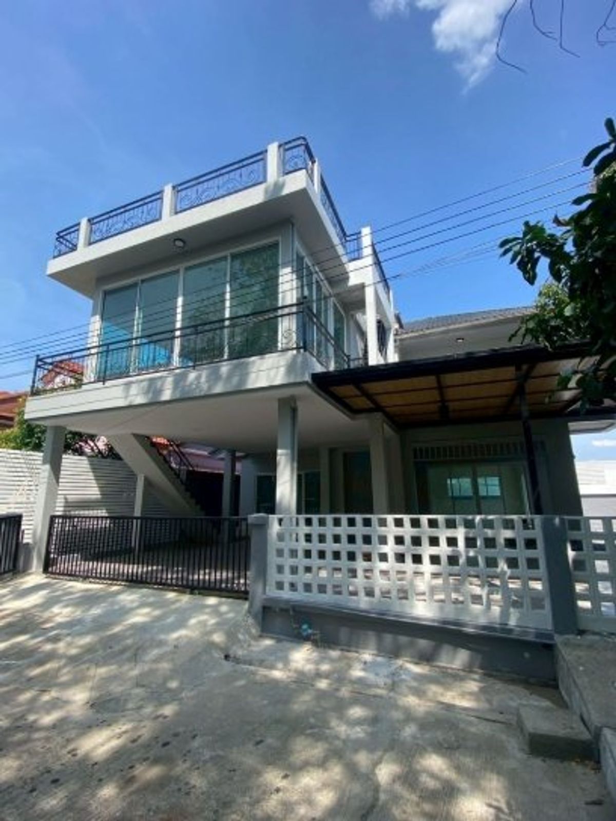ขายบ้านเกษตร นวมินทร์ ลาดปลาเค้า : ขายบ้านเดี่ยว 2 ชั้น เนื้อที่ 57.4 ตรว. หมู่บ้านรัชดาพร ถนนนวลจันทร์ 36 แยก 5 แขวงคลองกุ่ม เขตบึงกุ่ม ใกล้โรงพยาบาลสินแพทย์ , โรงพยาบาลพญาไท แฟชั่นไอร์แลนด์