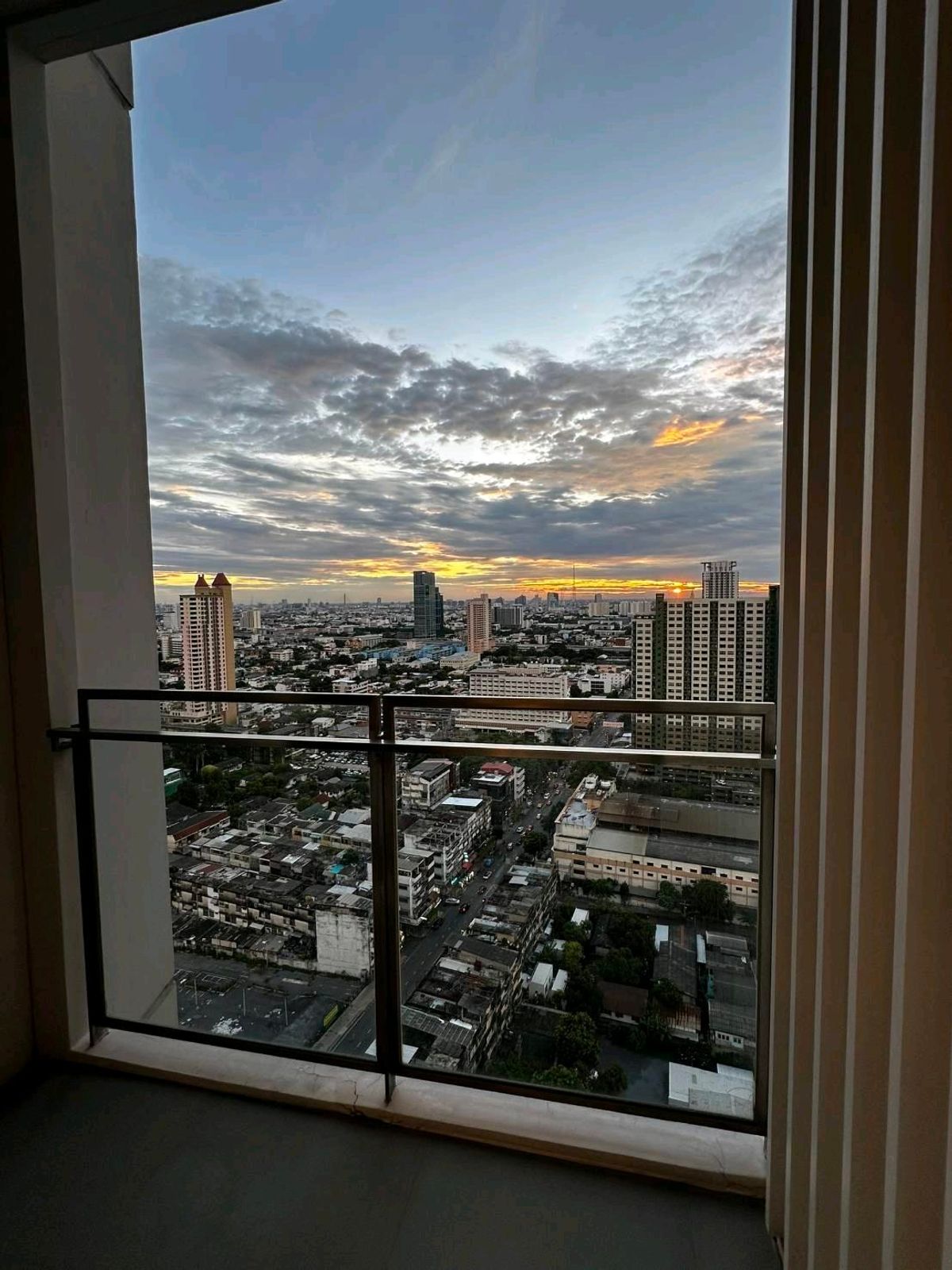 ให้เช่าคอนโดสะพานควาย จตุจักร : The Line Phahonyothin Pradipat 1 Bedroom 40 sqm. High floor For Rent 