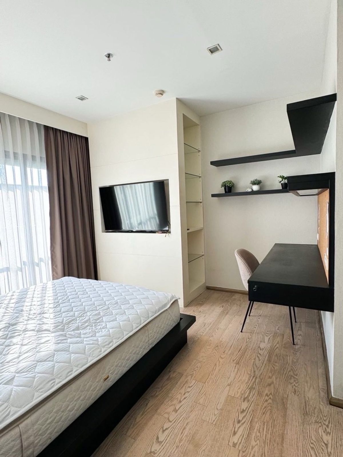 ให้เช่าคอนโดสุขุมวิท อโศก ทองหล่อ : For Rent : Noble Remix 
BTS Thonglor ( 46 Sqm , 14th Floor ) 