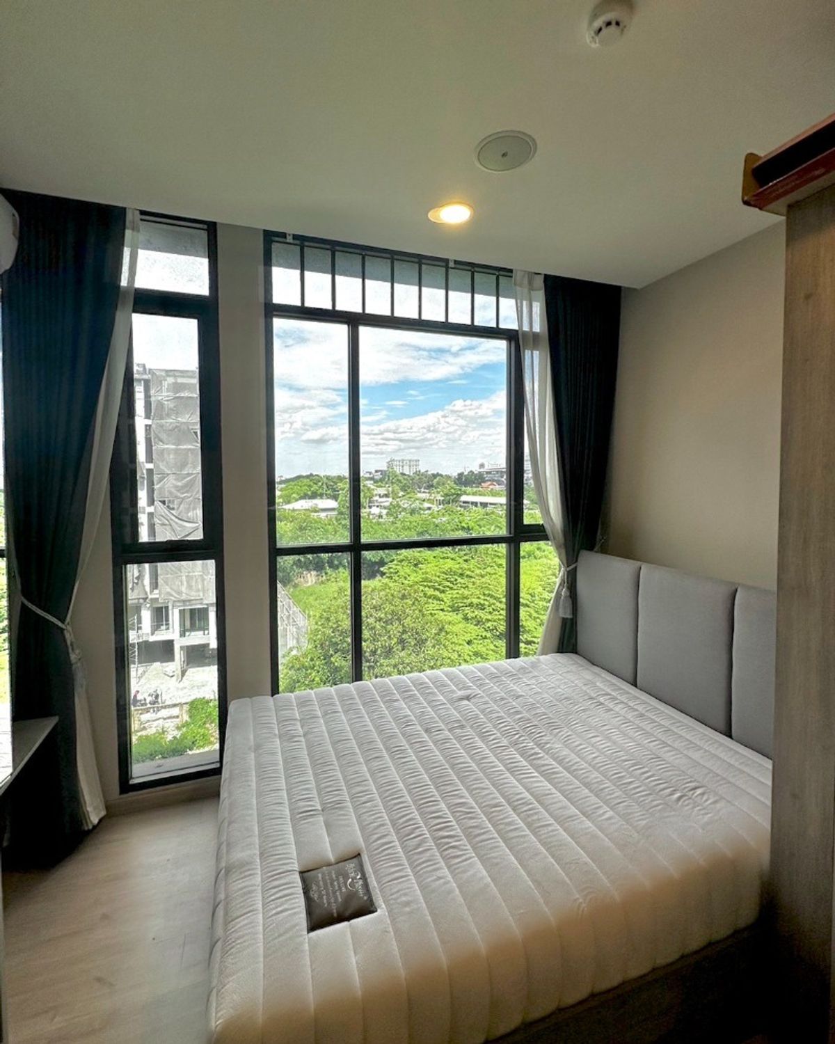 ขายคอนโดแจ้งวัฒนะ เมืองทอง : (รหัสAM1700)  The Cube North แจ้งวัฒนะ 12 ห้องสวย เฟอร์นิเจอร์และเครื่องใช้ไฟฟ้าครบครัน พร้อมเข้าอยู่ เดินทางสะดวก ห่างจากถนนใหญ่ เพียง 1 นาที และ รถไฟฟ้า MRT เพียง 800 เมตร ใกล้ศูนย์การค้าและศูนย์ราชการ
