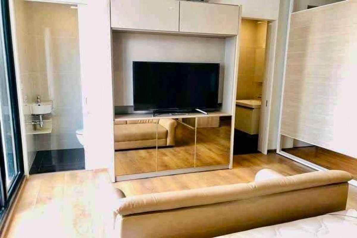 For SaleCondoSukhumvit, Asoke, Thonglor : 🔥 Sale with tenant !!🔥 Code C20230400026..........Park Origin Phrom Phong, 1 bedroom, 1 bathroom, furnished, lower than market price 40%📣📣