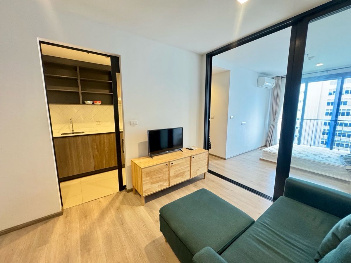 For RentCondoLadprao, Central Ladprao : Rental Condo for rent on BTS, Lat Phrao, The Line Phahonyothin Park Building B. Book now 15,900 baht per month. Size 37 sqm. Interested, contact Line ID: @951QFBFI.