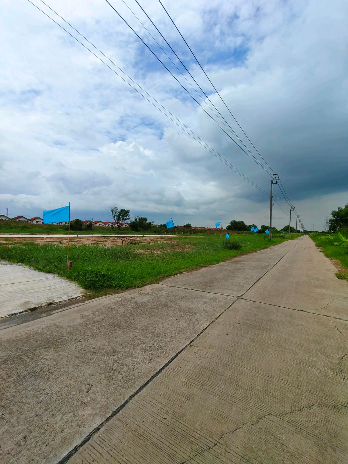 ขายที่ดินมีนบุรี-ร่มเกล้า : ขายที่ดินหนองจอกซอยเลียบวารี 21 ทำเลทองสวยมาก