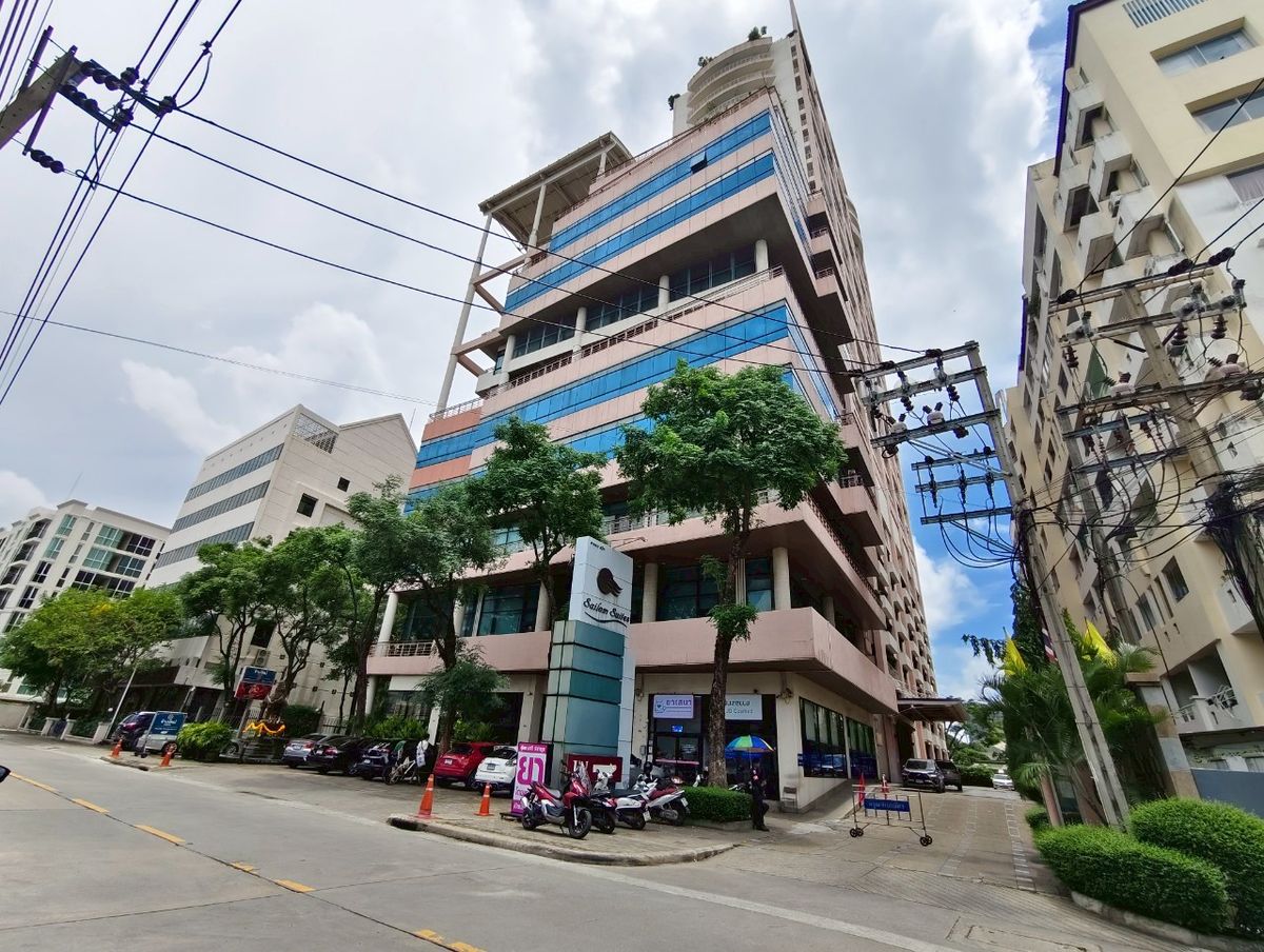 ขายคอนโดสะพานควาย จตุจักร : คอนโดมิเนียม 28 ชั้น ทำเลดีมาก น่าอยู่ ใกล้แหล่งสาธารณูปโภคมากมาย เดินทางสะดวก โครงการสายลม สวีท คอนโดมิเนียม ซอยเสนานิคม ถ.พหลโยธิน  แขวงจันทรเกษม เขตจตุจักร กรุงเทพมหานคร 