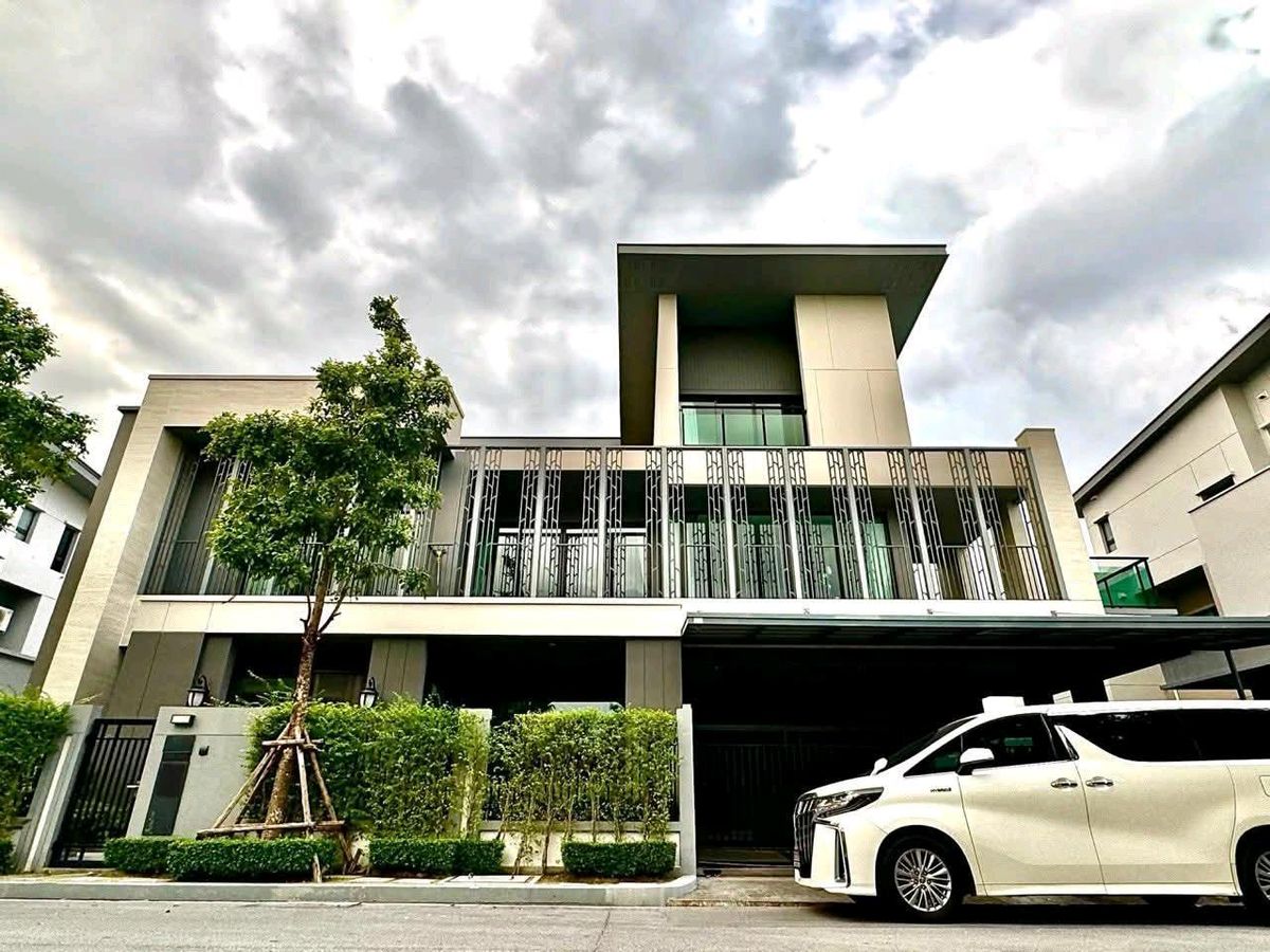 ขายบ้านพัฒนาการ ศรีนครินทร์ : ขายด่วน ขายขาดทุน คฤหาสน์หรู​ 3 ชั้น Grand Bangkok Boulevard East Rama 9 ออกแบบในสไตล์ Super Luxury เหมาะสำหรับครอบครัวขนาดใหญ่