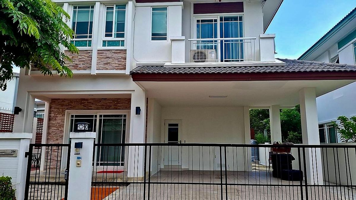 ให้เช่าบ้านพัฒนาการ ศรีนครินทร์ : 🏡 ให้เช่าบ้านเดี่ยว หลังมุม หมู่บ้านมัณฑนา พระราม 9 – ศรีนครินทร์ ✨ ส่วนตัว เนื้อที่กว้าง ใกล้ รร.นานาชาติ พร้อมเข้าอยู่!