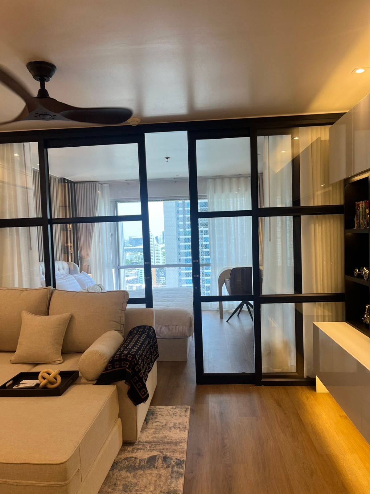 CondoNana, North Nana,Sukhumvit13, Soi Nana : Beautiful renovated condo for sale and rent at Sukhumvit Suite