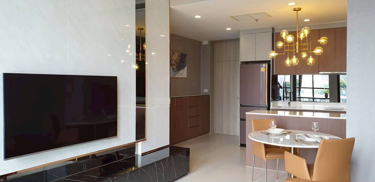 ให้เช่าคอนโดวิทยุ ชิดลม หลังสวน : ● Noble Ploenchit ● 50k | 56 sq.m | 1 Bedroom 1Bathroom | 086-9299929 ปุน