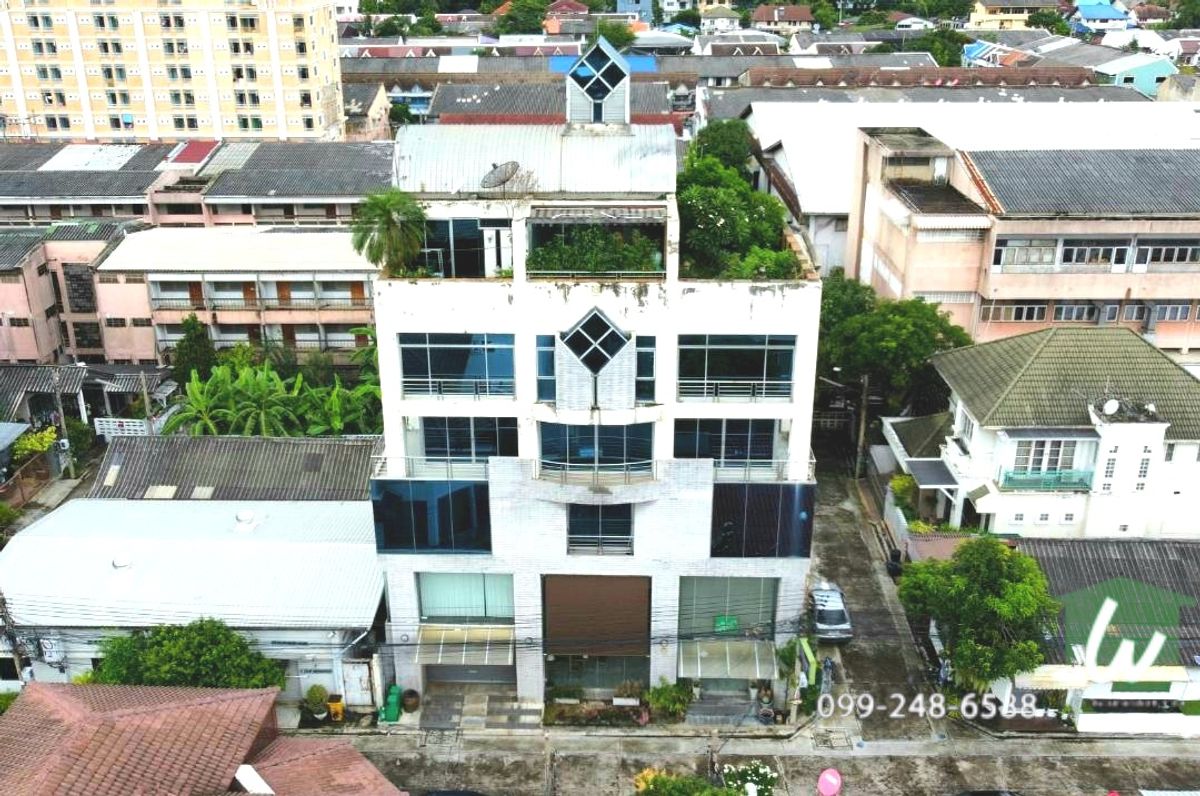 ขายสำนักงานรัชดา ห้วยขวาง : ขายตึก 4 ชั้นครึ่งมีดาดฟ้า ซอยรัชดานิเวศน์แยก2/5 ห้วยขวาง 40ตรว. หลังมุม เหมาะพักอาศัยและทำธุรกิจ ใกล้ MRTห้วยขวาง