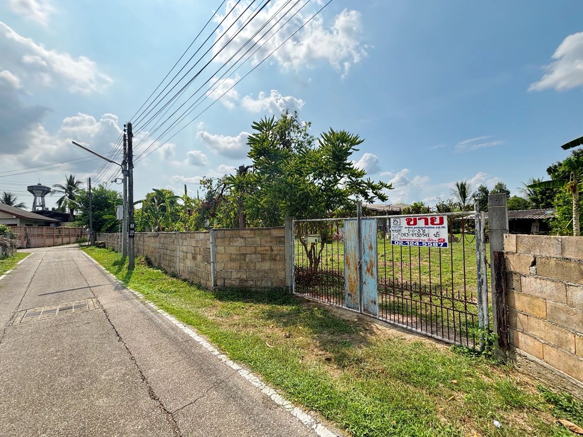 ขายที่ดินลำปาง : ที่ดิน พร้อมบ้านเดี่ยวชั้นเดียว  ใกล้โรงพยาบาลส่งเสริมสุขภาพตำบลต้นมื่น ถนนพหลโยธิน ต.ต้นมื่น อ.เมือง จ.ลำปาง
