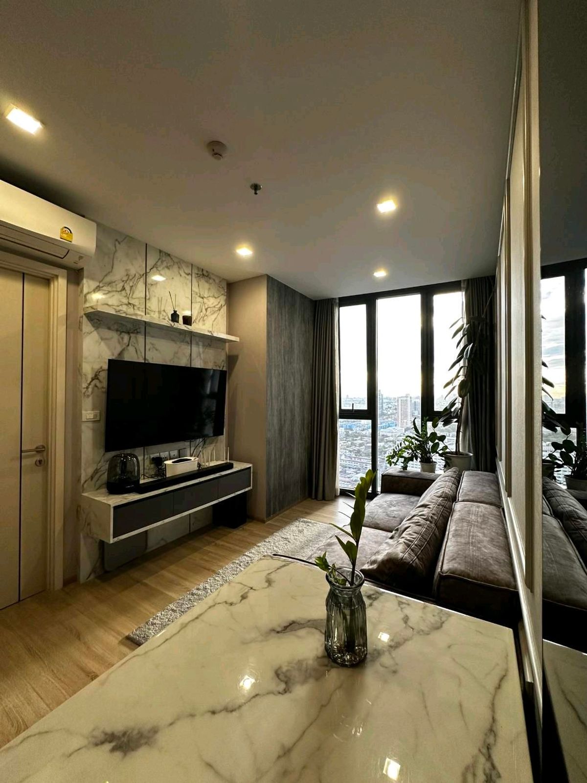 ให้เช่าคอนโดสะพานควาย จตุจักร : The Line Phahonyothin Pradipat 1 Bedroom 40 sqm. High floor For Rent 