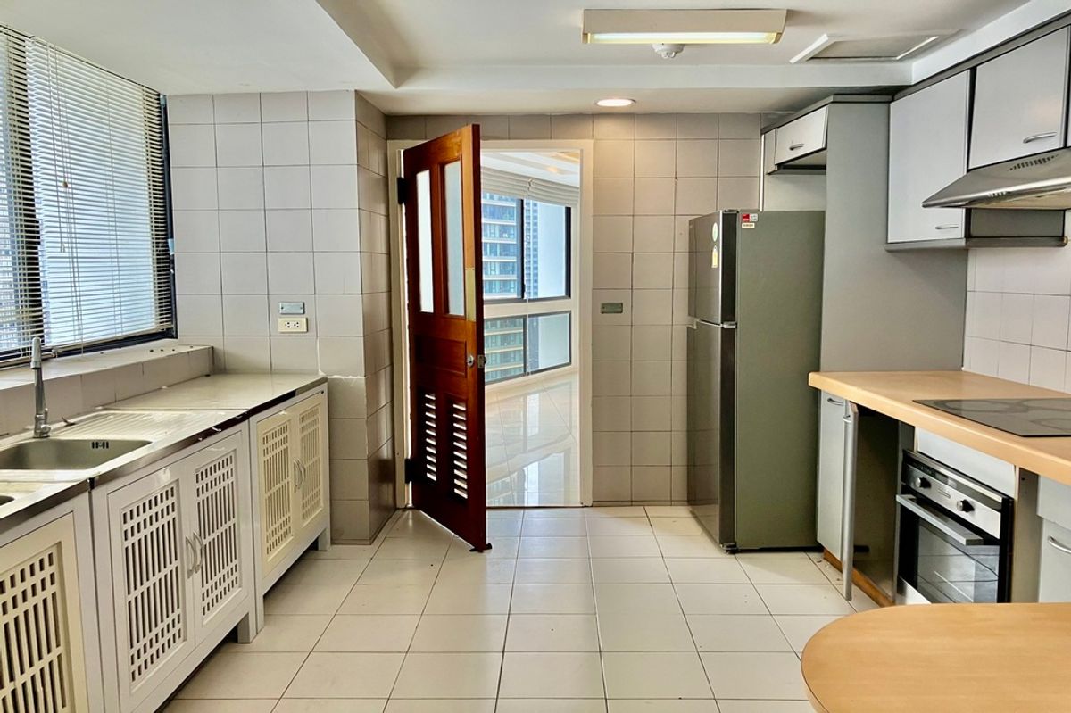 For SaleCondoSukhumvit, Asoke, Thonglor : 🔥 For Sale !!🔥 Code C20230202264..........The President Park Park View Towers, 3 bedroom, 3 bathroom, high floor 22++, Partly Furnished, Special Deal!!📣📣