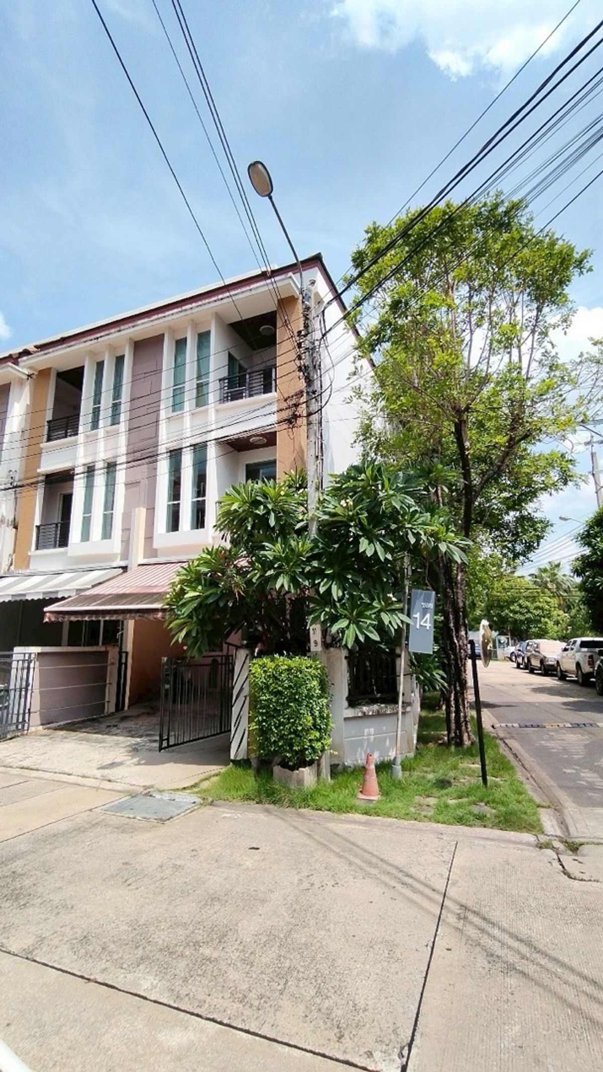ให้เช่าทาวน์โฮมเอกชัย บางบอน : 🏡 ให้เช่าทาวน์โฮมหัวมุม 3 ชั้น โครงการ บ้านกลางเมือง สาทร-ตากสิน 2 ทำเลดี เดินทางสะดวก ใกล้ BTS วุฒากาศ