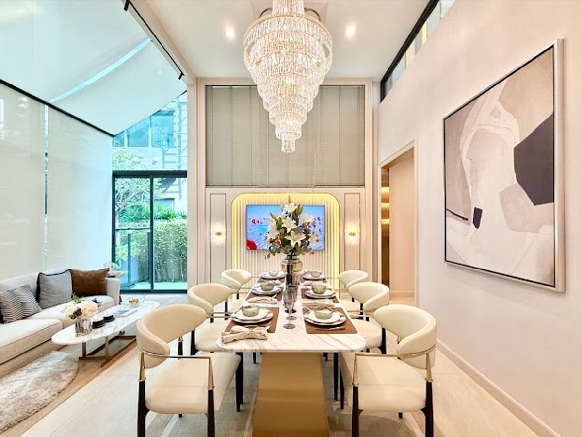 ขายอ่อนนุช อุดมสุข : Baan Klang Muang Classe สุขุมวิท 77 | ทาวน์โฮม 3 ชั้น ขนาด 190 ตร.ม. 24 ตร.ว. 2 ห้องนอน 3 ห้องน้ำ 2 ที่จอด เริ่ม 14.6 MB ติดต่อนัดชม Tel.0922635410 (เอิร์ธ)