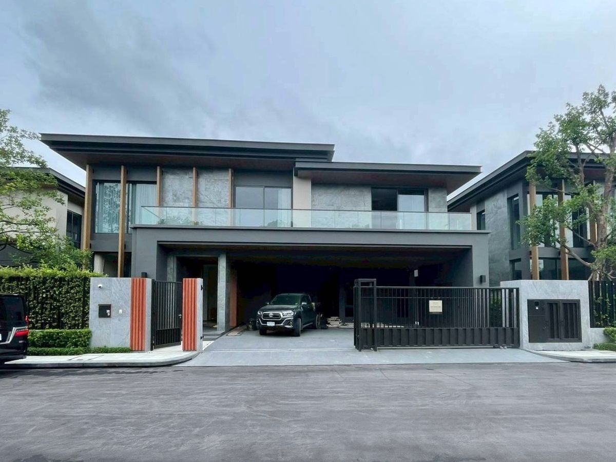 ให้เช่าบ้านพัฒนาการ ศรีนครินทร์ : ● Siraninn Residences ●  For Rent 600K | 5 Bedrooms 5 Bathrooms | 610 sq.m. | 125 sq.wa. 