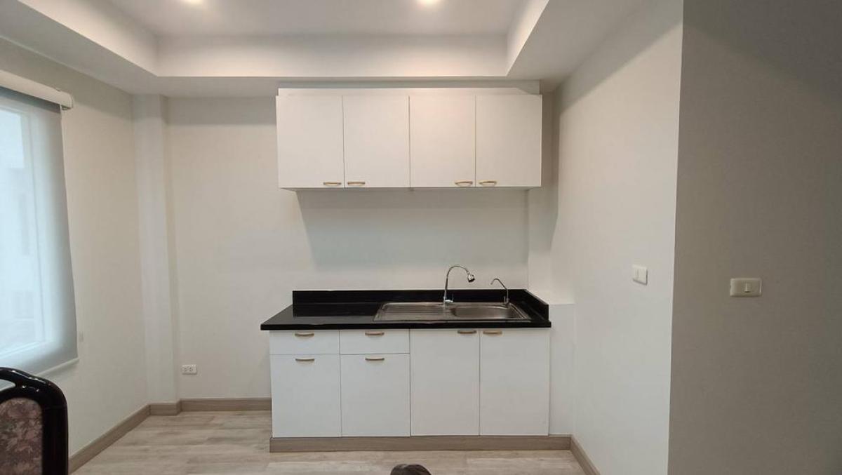 For RentTownhomeSathorn, Narathiwat : Rent a 3-storey townhouse, renovated, Thanapat House, Sathorn-Narathiwat