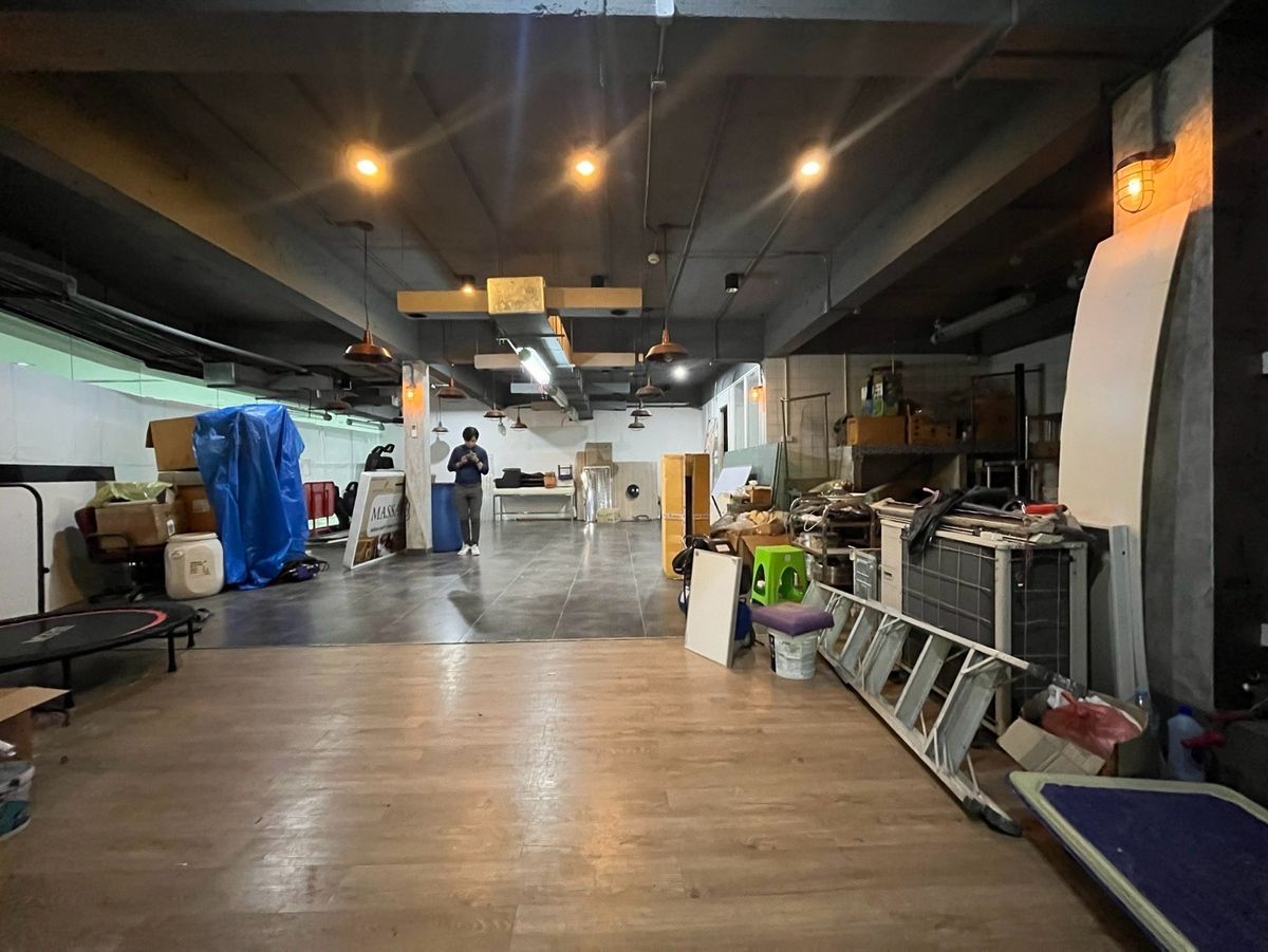 ให้เช่าร้านค้า/ตลาดนัดราชเทวี พญาไท : ปล่อยเช่า พื้นที่ทำธุรกิจ 120 ตารางเมตร ชั้น G ทำเลดี ใกล้ รถไฟฟ้า BTS สถานี ราชเทวี 100 เมตร เหมาะ คลินิก ความงาม เวลเนส ร้านเสริมสวย ซาลอน ทำเล็บ แลปสุขภาพ คลินิกกระดูก Rahab หรือแนว Anti-aging | IV-Drip Vitamins