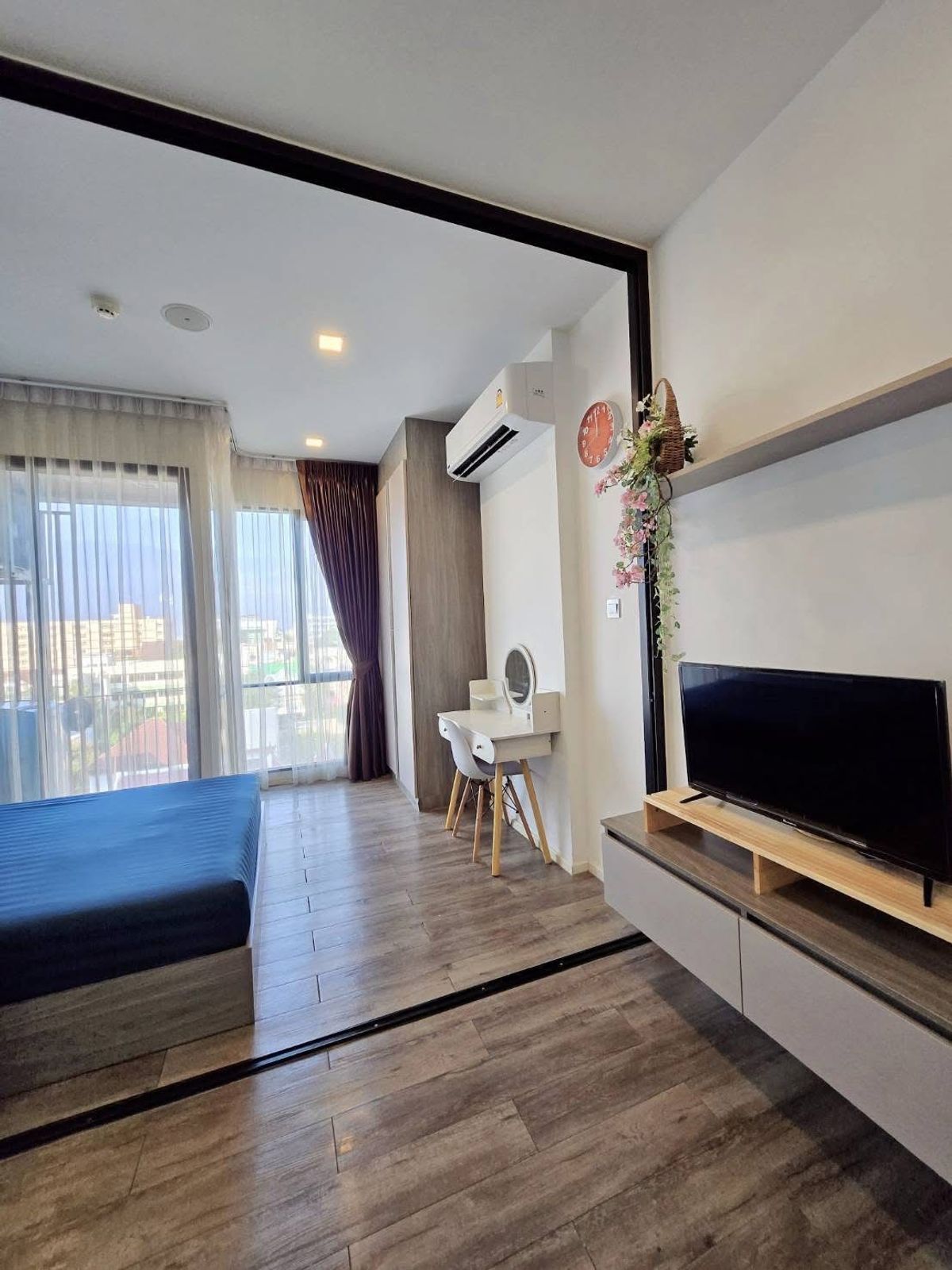 For RentCondoRatchadapisek, Huaikwang, Suttisan : Urgent‼ ️ Beautiful room 🔥🔥🔥 Rent Brown Condo Ratchada 32, beautiful room at the cover as in the picture Full furniture+There is a washing machine‼ ️ Ready to enter 10/6/68 (very fast chat)