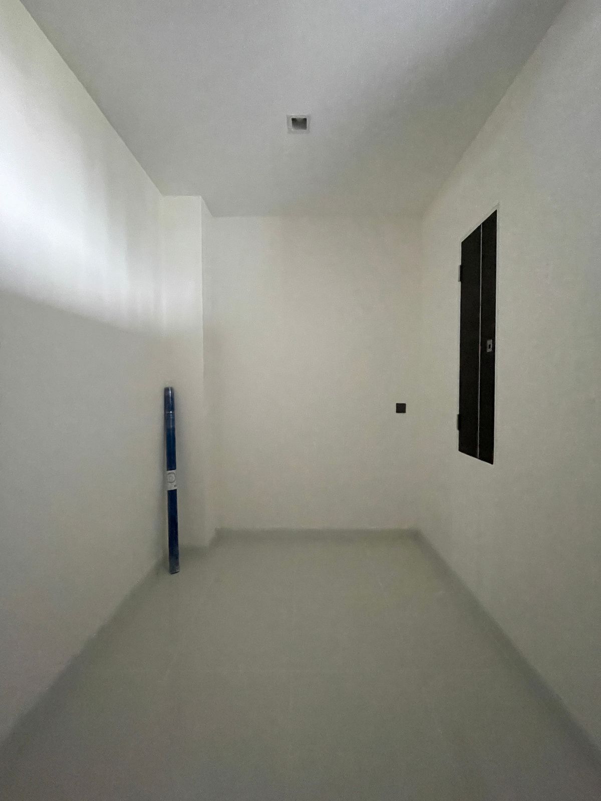 ขายบ้านเลียบทางด่วนรามอินทรา : บ้านเดี่ยวสุดหรู 95E1 (ไนน์ตี้ไฟว์อีสต์วัน) สไตล์ Ultra Luxury พร้อมสระว่ายน้ำส่วนตัว ใกล้ทางด่วนและย่านธุรกิจ บ้าน 3 ชั้น 4 ห้องนอน 7 ห้องน้ำ 5 ที่จอดรถ เข้าออก 2 ทาง ทั้งถนนเลียบทางด่วนเอกมัย – รามอินทรา และถนนเกษตร-นวมินทร์