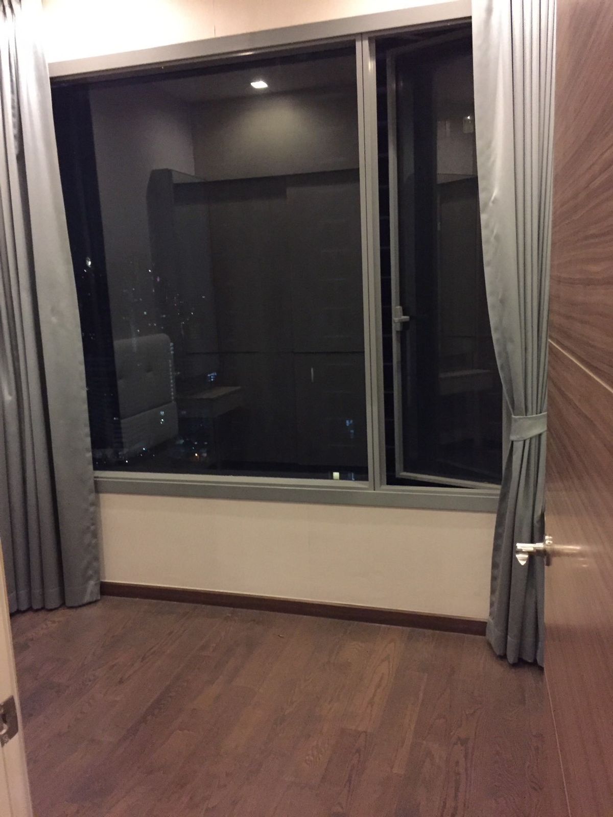 ขายคอนโดพระราม 9 เพชรบุรีตัดใหม่ RCA : THE BEST PRICE -- FOR SALE 2 BEDROOM 1 BATHROOM 45 SQ.M  --  CALL NOW 094-641-5974