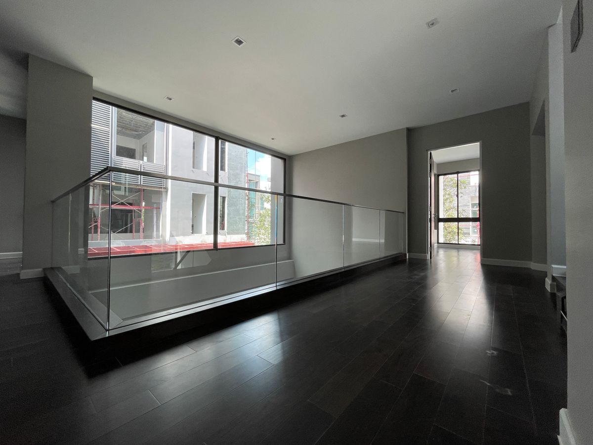 ขายบ้านเลียบทางด่วนรามอินทรา : บ้านเดี่ยวสุดหรู 95E1 (ไนน์ตี้ไฟว์อีสต์วัน) สไตล์ Ultra Luxury พร้อมสระว่ายน้ำส่วนตัว ใกล้ทางด่วนและย่านธุรกิจ บ้าน 3 ชั้น 4 ห้องนอน 7 ห้องน้ำ 5 ที่จอดรถ เข้าออก 2 ทาง ทั้งถนนเลียบทางด่วนเอกมัย – รามอินทรา และถนนเกษตร-นวมินทร์