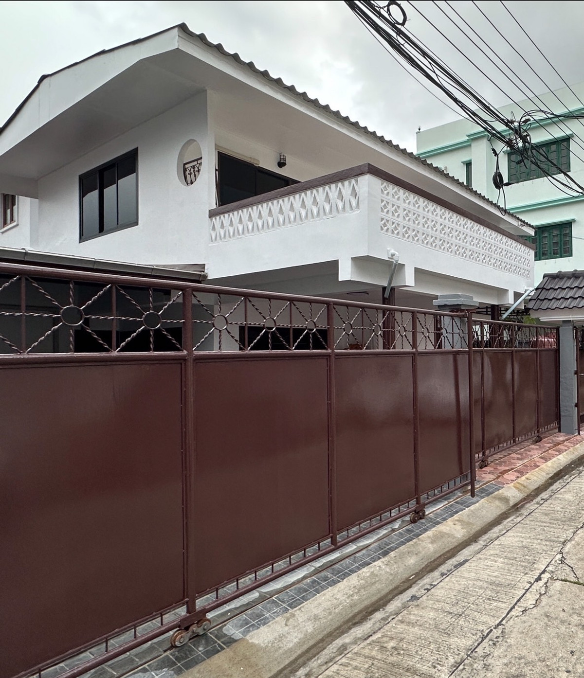 For RentHouseRatchadapisek, Huaikwang, Suttisan : Virgin!  MRT Huai Khwang 700 m. Ratchada Huai Khwang for rent, 2 floors, near 7-11 20 meters, 3-4 years, 3 years, 