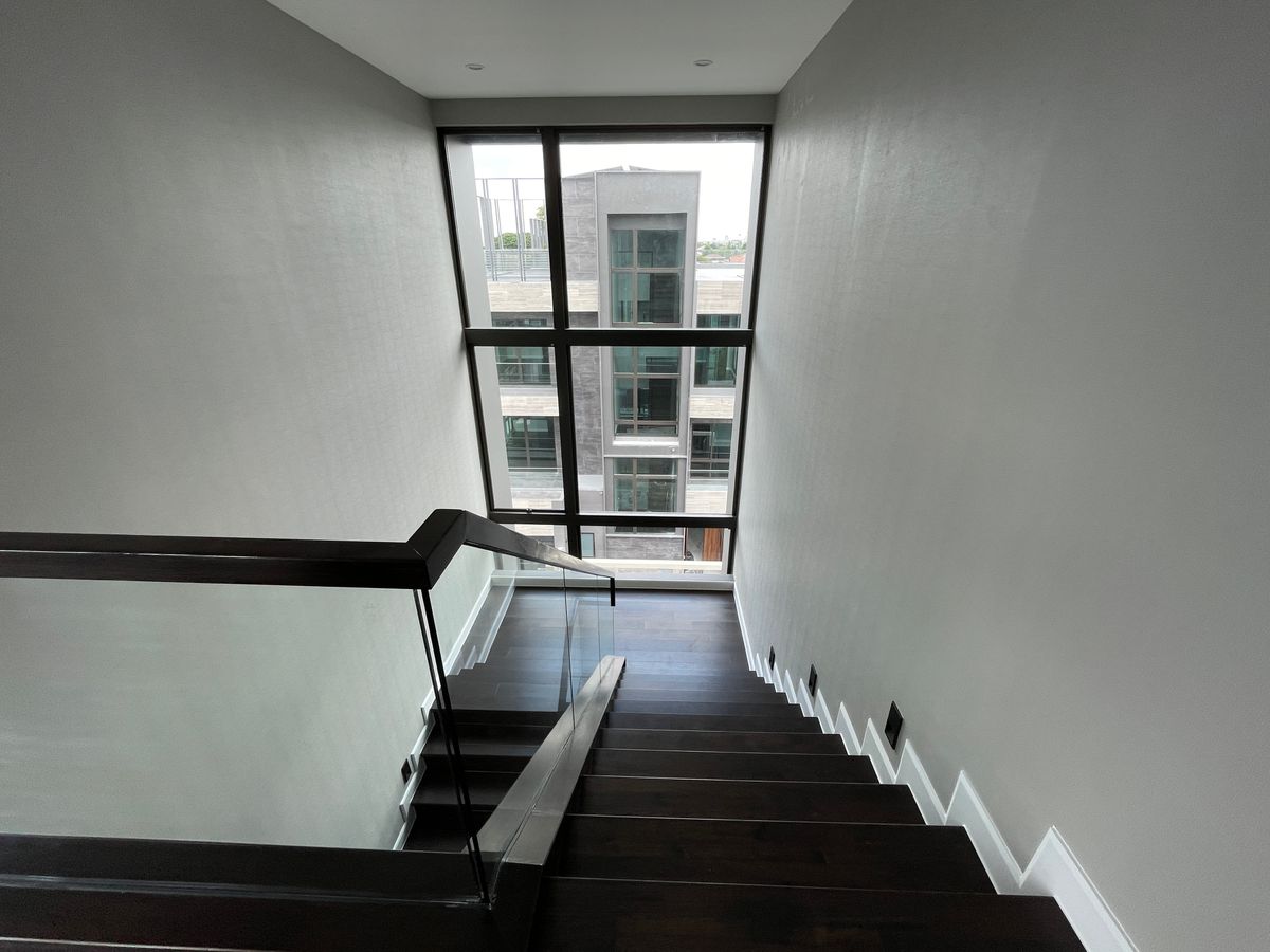 ขายบ้านเลียบทางด่วนรามอินทรา : บ้านเดี่ยวสุดหรู 95E1 (ไนน์ตี้ไฟว์อีสต์วัน) สไตล์ Ultra Luxury พร้อมสระว่ายน้ำส่วนตัว ใกล้ทางด่วนและย่านธุรกิจ บ้าน 3 ชั้น 4 ห้องนอน 7 ห้องน้ำ 5 ที่จอดรถ เข้าออก 2 ทาง ทั้งถนนเลียบทางด่วนเอกมัย – รามอินทรา และถนนเกษตร-นวมินทร์