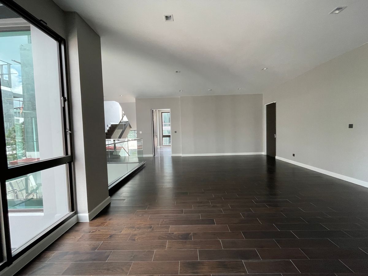 ขายบ้านเลียบทางด่วนรามอินทรา : บ้านเดี่ยวสุดหรู 95E1 (ไนน์ตี้ไฟว์อีสต์วัน) สไตล์ Ultra Luxury พร้อมสระว่ายน้ำส่วนตัว ใกล้ทางด่วนและย่านธุรกิจ บ้าน 3 ชั้น 4 ห้องนอน 7 ห้องน้ำ 5 ที่จอดรถ เข้าออก 2 ทาง ทั้งถนนเลียบทางด่วนเอกมัย – รามอินทรา และถนนเกษตร-นวมินทร์