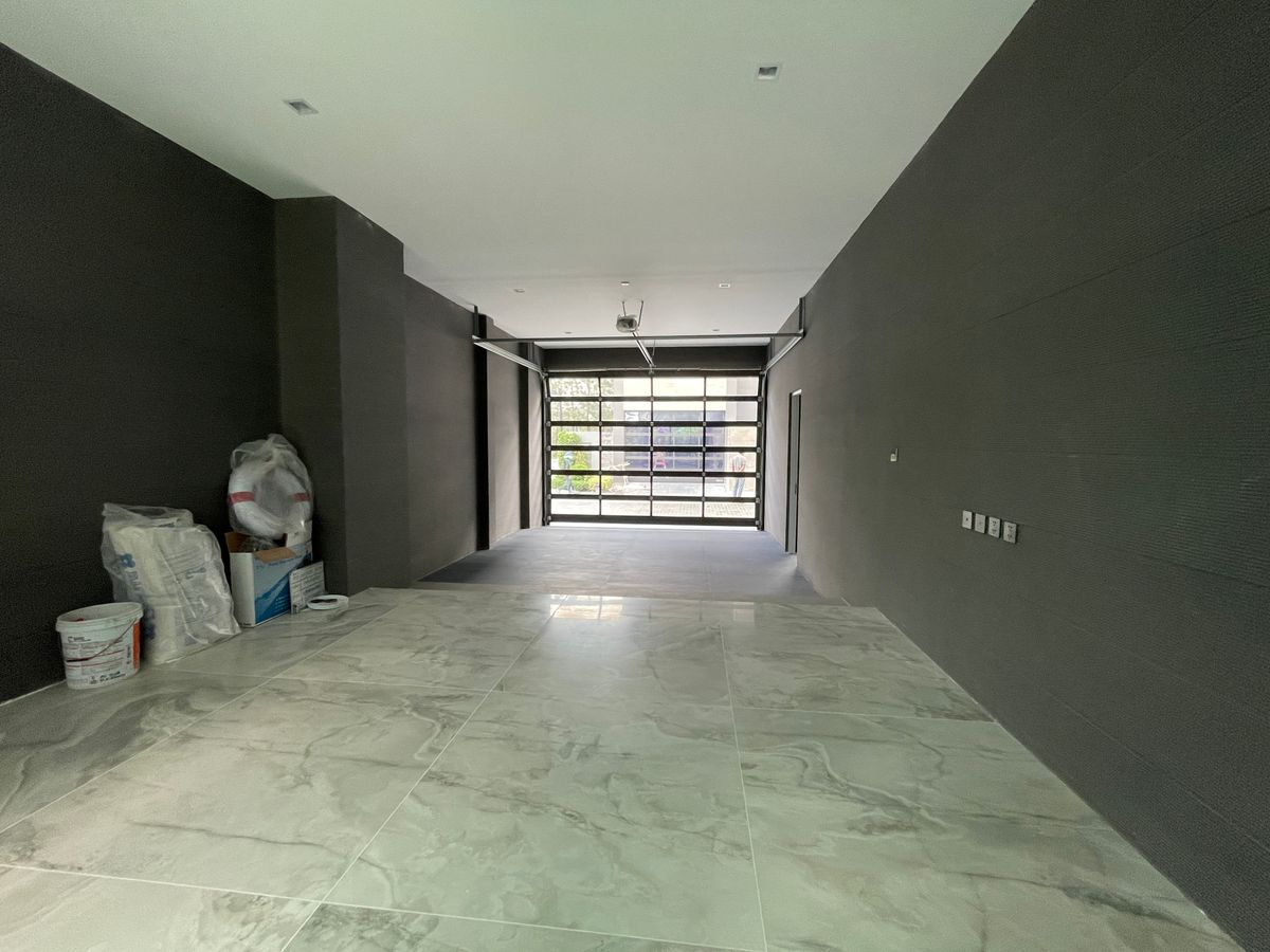 ขายบ้านเลียบทางด่วนรามอินทรา : บ้านเดี่ยวสุดหรู 95E1 (ไนน์ตี้ไฟว์อีสต์วัน) สไตล์ Ultra Luxury พร้อมสระว่ายน้ำส่วนตัว ใกล้ทางด่วนและย่านธุรกิจ บ้าน 3 ชั้น 4 ห้องนอน 7 ห้องน้ำ 5 ที่จอดรถ เข้าออก 2 ทาง ทั้งถนนเลียบทางด่วนเอกมัย – รามอินทรา และถนนเกษตร-นวมินทร์