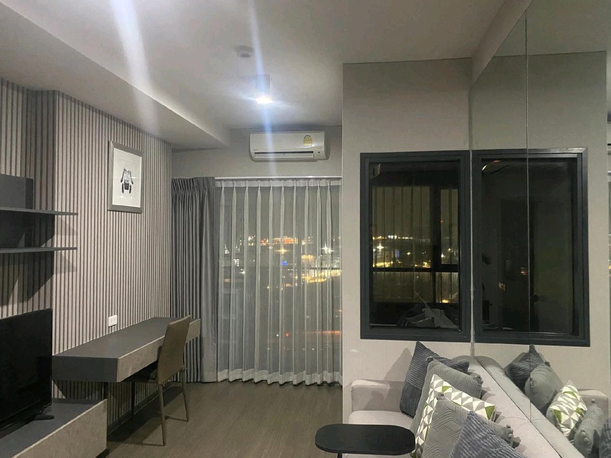For RentCondo : 🎉 คอนโด ไอดีโอ พหล - จตุจักร 
วิวสวนจตุจักร ระเบียงทิศเหนือ ไม่ร้อนตลอดวัน ซ่อมรอยร้าวจากแผ่นดินไหวเรียบร้อยแล้ว