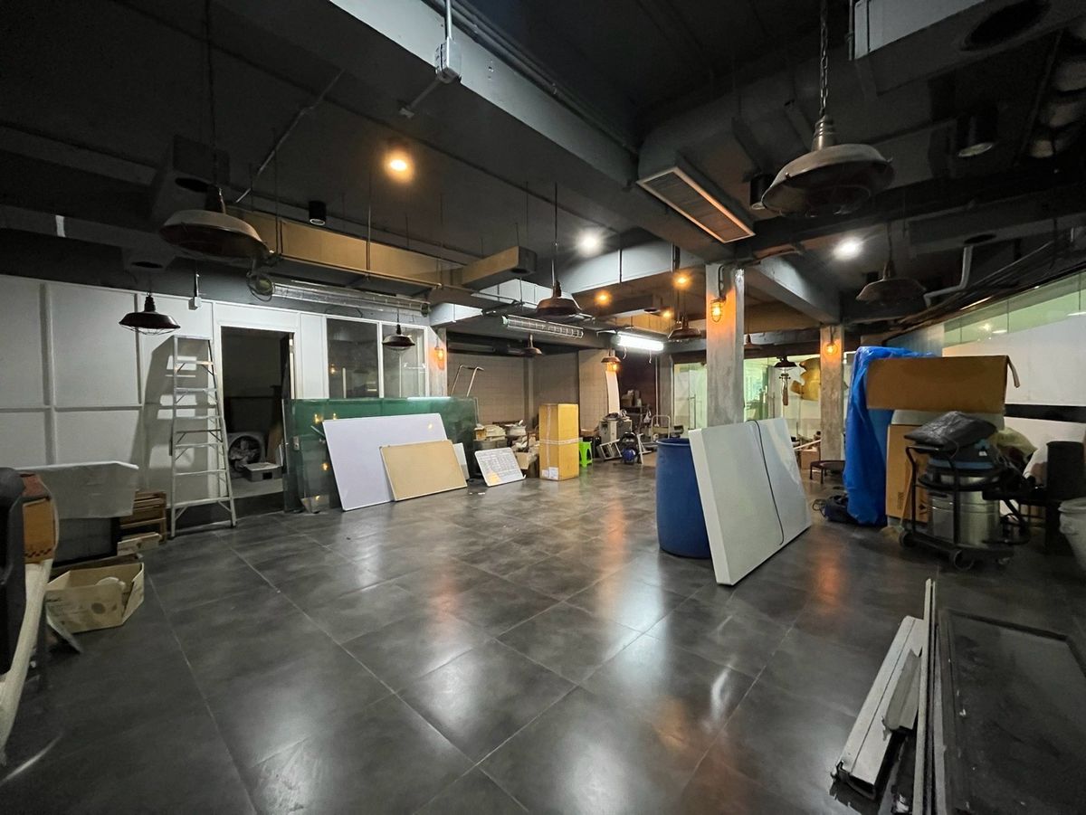 ให้เช่าร้านค้า/ตลาดนัดราชเทวี พญาไท : ปล่อยเช่า พื้นที่ทำธุรกิจ 120 ตารางเมตร ชั้น G ทำเลดี ใกล้ รถไฟฟ้า BTS สถานี ราชเทวี 100 เมตร เหมาะ คลินิก ความงาม เวลเนส ร้านเสริมสวย ซาลอน ทำเล็บ แลปสุขภาพ คลินิกกระดูก Rahab หรือแนว Anti-aging | IV-Drip Vitamins