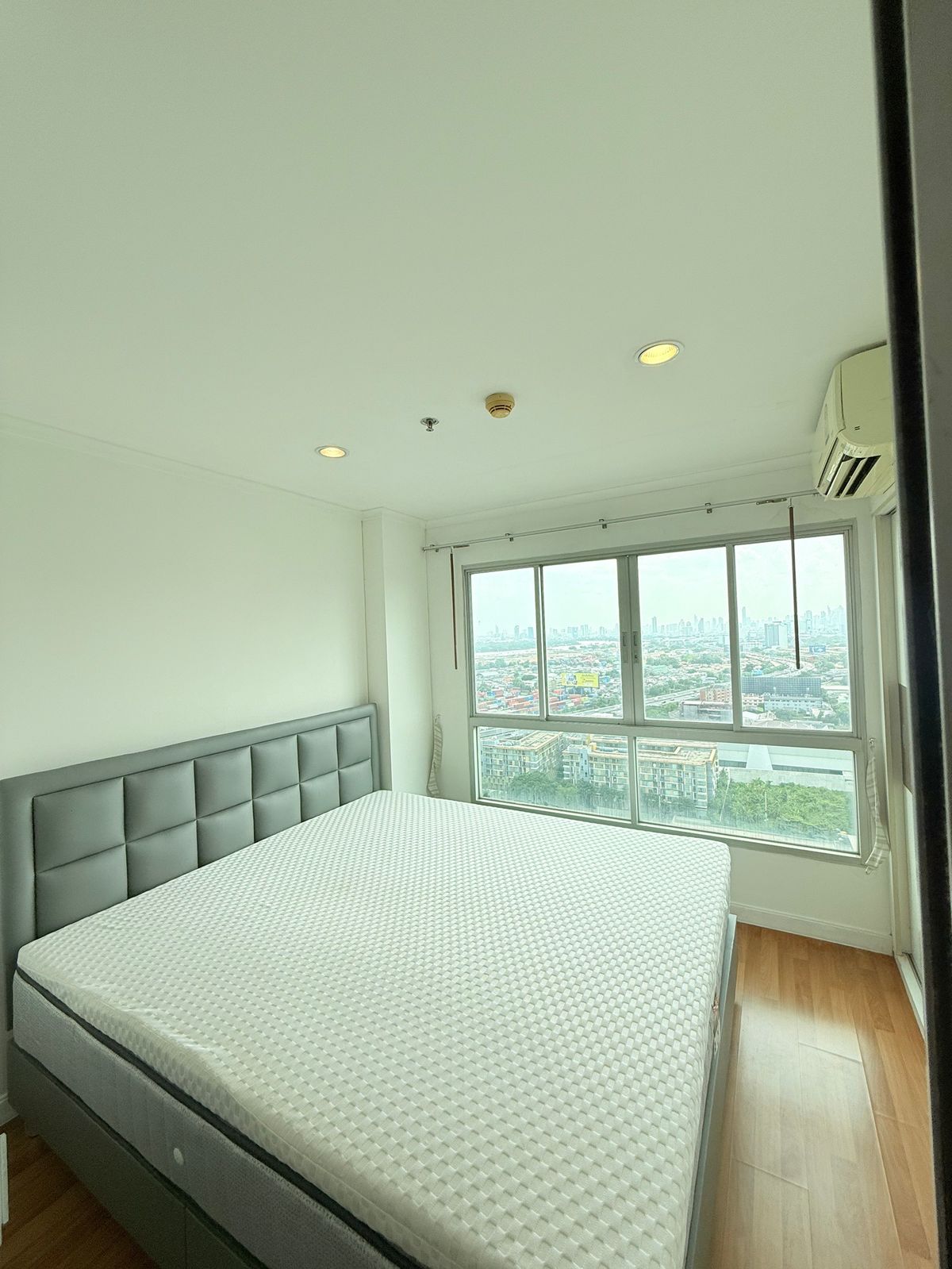 For RentCondoKhlongtoei, Kluaynamthai : Rent now !! Beautiful room near BTS Phra Khanong, ready to enter this June 9 / Book first. ✨ Lumpini Place Rama 4 - Kluai Namthai