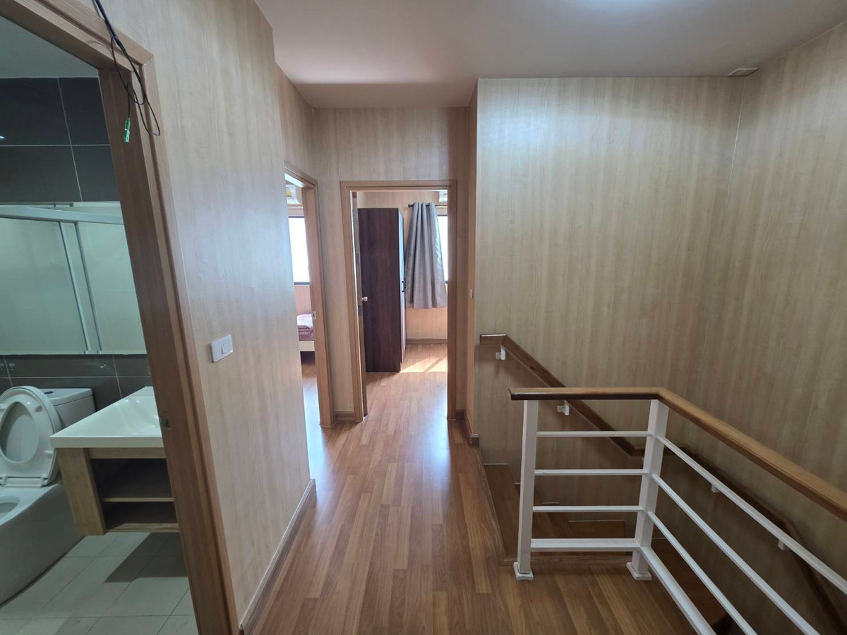 For RentTownhomeChaengwatana, Muangthong : Rent 2 townhomes next to The Connect 41 Chaeng Watthana -Tiwanon, near Lotus Tiwanon for 5 minutes.