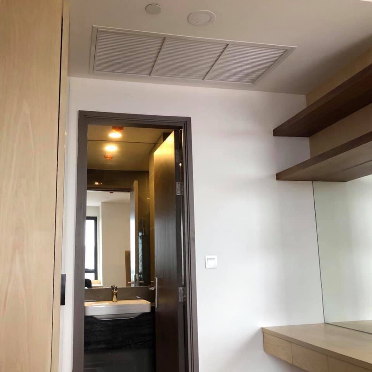 For RentCondoSiam Paragon ,Chulalongkorn,Samyan : Ashton Chula Silom【𝐑𝐄𝐍𝐓】🔥Modern minimalist style decorated room, well-proportioned, open view, not blocked, high floor, quiet in the middle of the city🔥 Contact Line ID: @hacondo