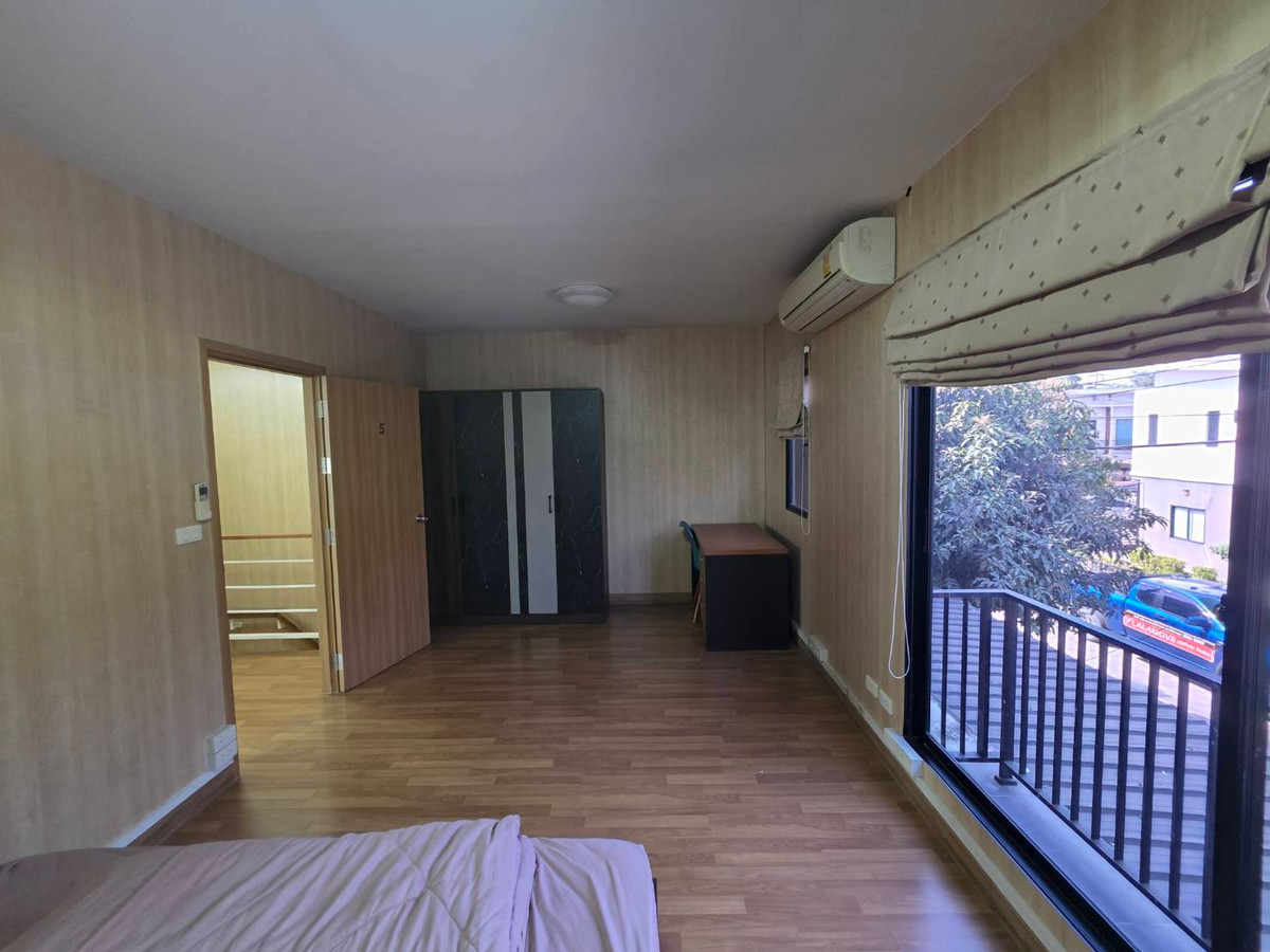 For RentTownhomeChaengwatana, Muangthong : Rent 2 townhomes next to The Connect 41 Chaeng Watthana -Tiwanon, near Lotus Tiwanon for 5 minutes.