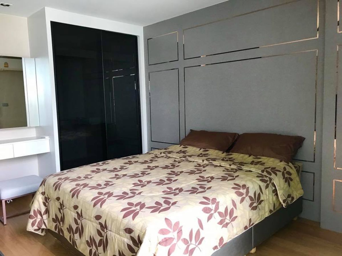 ให้เช่าคอนโดสยาม จุฬา สามย่าน : 《 HRASSM003 》 【1 BED 1 BATH】Size : 33.00 m² | Floor : 4  💸 RENT :  ฿ 20,000 / month   📌 Location : https://goo.gl/maps/yzwHzote4ryKqhRq6 #SAMYAN near #siam #phayathai #silom #sathorn #ratchathewi   ⭐️ สถานที่สำคัญใกล้เคียง《NEARBY LANDMARKS》 ⭐️ ➖ Chamchu