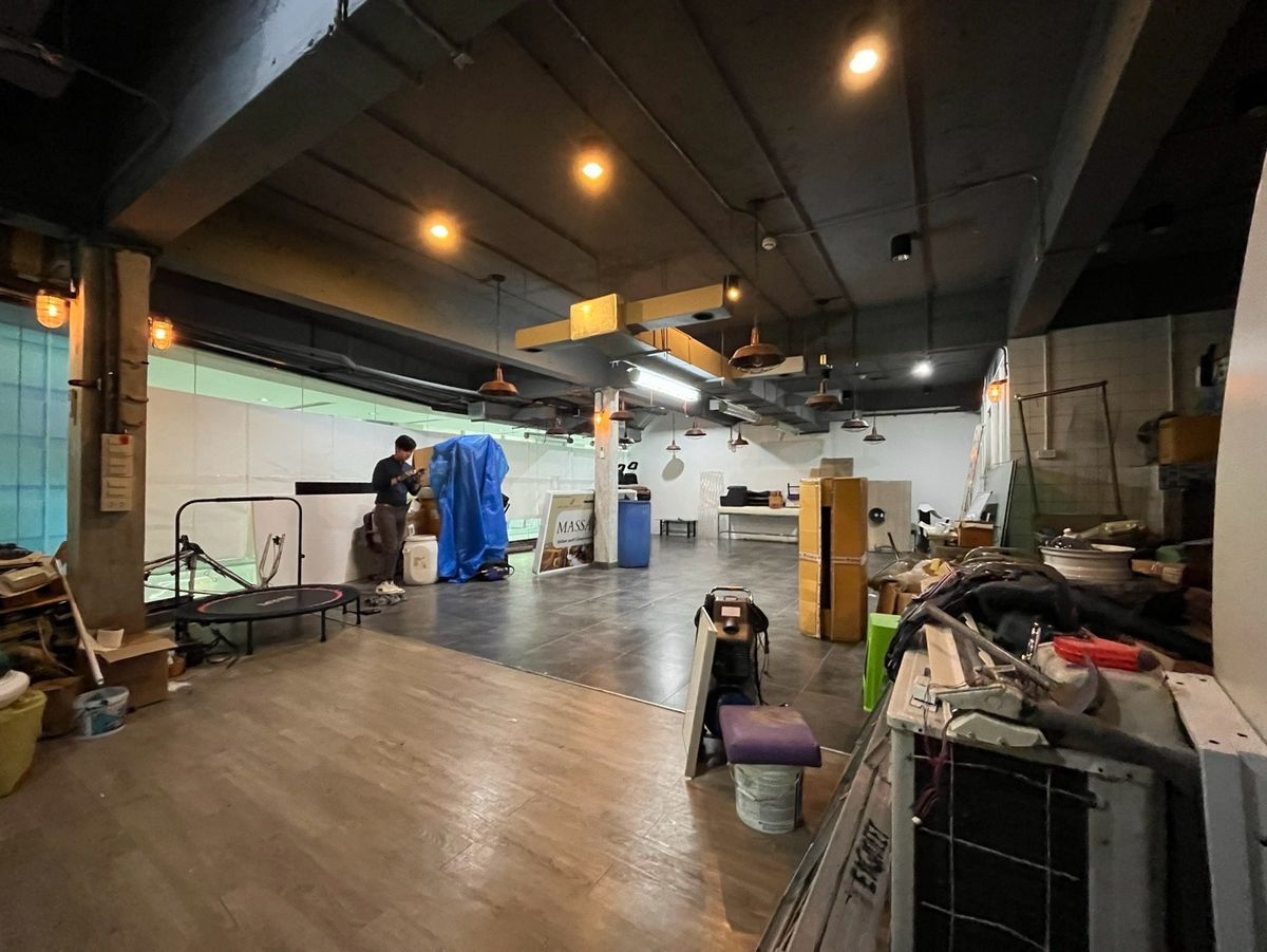 ให้เช่าร้านค้า/ตลาดนัดราชเทวี พญาไท : ปล่อยเช่า พื้นที่ทำธุรกิจ 120 ตารางเมตร ชั้น G ทำเลดี ใกล้ รถไฟฟ้า BTS สถานี ราชเทวี 100 เมตร เหมาะ คลินิก ความงาม เวลเนส ร้านเสริมสวย ซาลอน ทำเล็บ แลปสุขภาพ คลินิกกระดูก Rahab หรือแนว Anti-aging | IV-Drip Vitamins