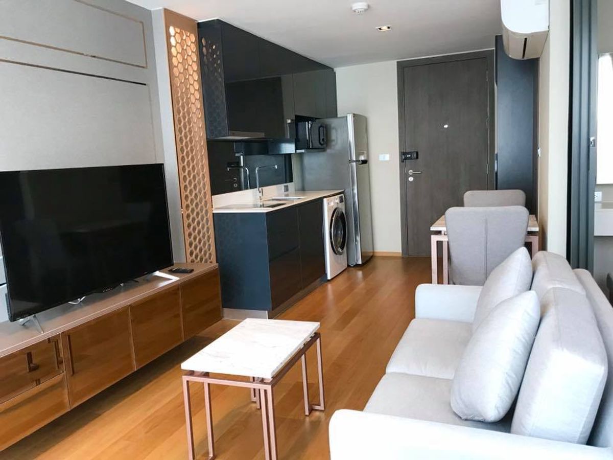 ให้เช่าคอนโดสยาม จุฬา สามย่าน : Altitude Samyan Silom【𝐑𝐄𝐍𝐓】🔥คอนโดสุดคลาสสิค ผสานกับความลอฟท์เท่ๆ กลางสามย่าน-สีลม เฟอร์ครบ ฟังก์ชันดี 🔥 ติดต่อไลน์ไอดี: @hacondo