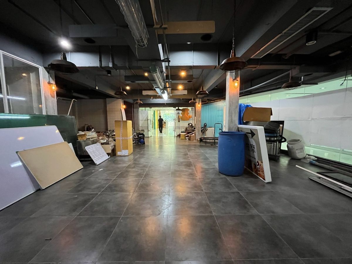 ให้เช่าร้านค้า/ตลาดนัดราชเทวี พญาไท : ปล่อยเช่า พื้นที่ทำธุรกิจ 120 ตารางเมตร ชั้น G ทำเลดี ใกล้ รถไฟฟ้า BTS สถานี ราชเทวี 100 เมตร เหมาะ คลินิก ความงาม เวลเนส ร้านเสริมสวย ซาลอน ทำเล็บ แลปสุขภาพ คลินิกกระดูก Rahab หรือแนว Anti-aging | IV-Drip Vitamins