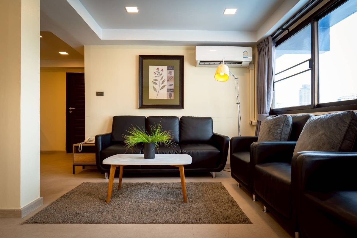 For RentCondoWongwianyai, Charoennakor : Anan Purort Hotel for rent, Family Suite room, area of ​​160 square meters, 4 bedrooms, 2nd floor, Chao Phraya River view, Soi Charoen Krung 49, Bang Lamphun Lang Subdistrict, Khlong San District, Bangkok.