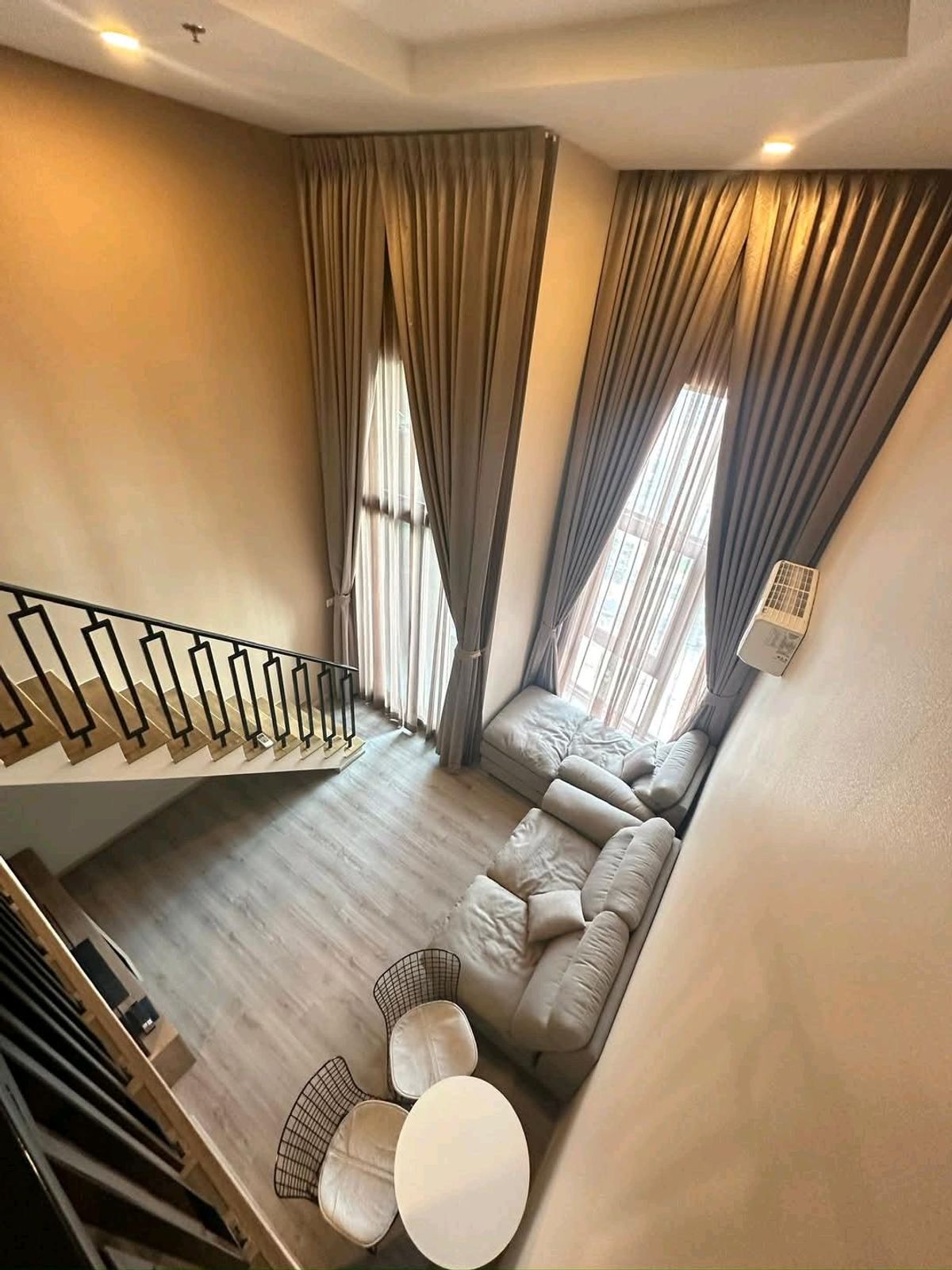 For RentCondoRattanathibet, Sanambinna : Convenient transportation next to the MRT Purple Line (Phra Nang Klao 50 meters away)