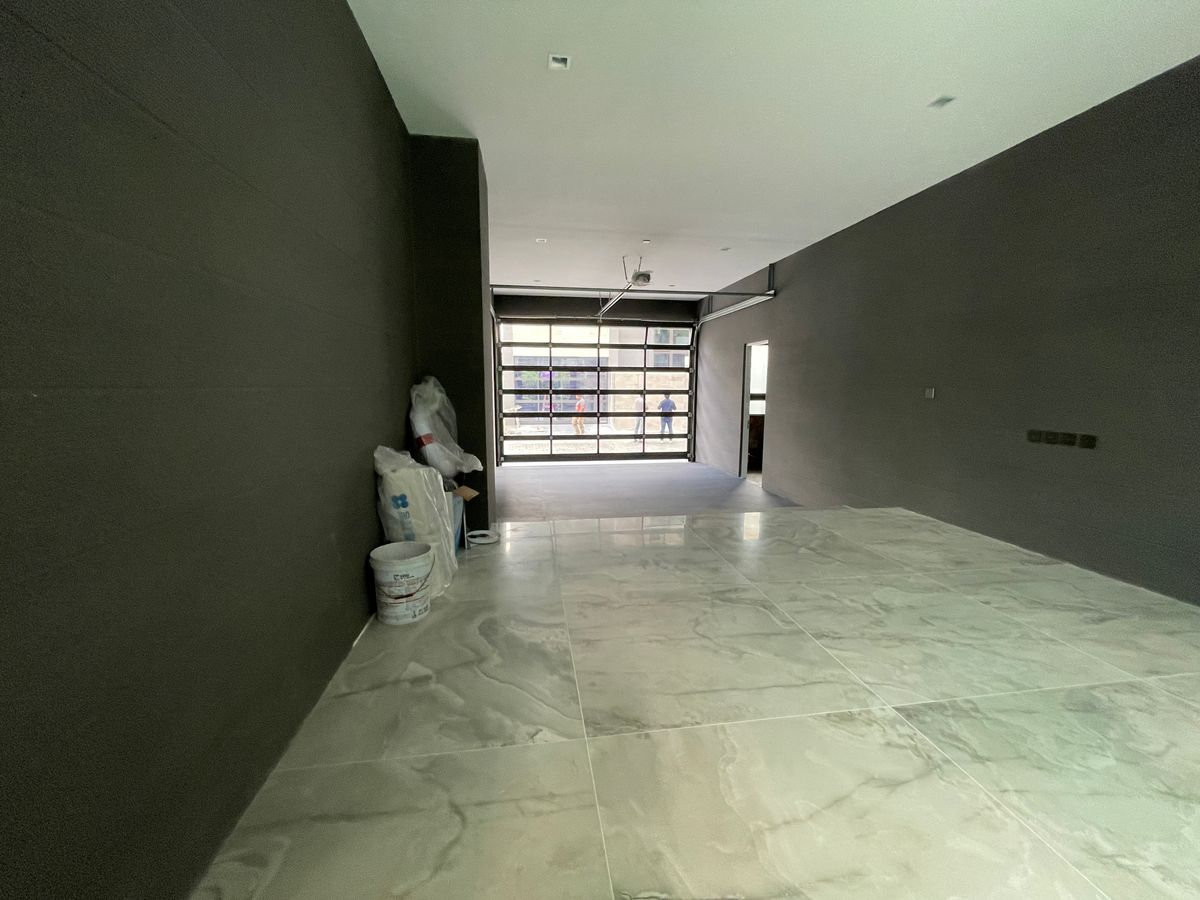 ขายบ้านเลียบทางด่วนรามอินทรา : บ้านเดี่ยวสุดหรู 95E1 (ไนน์ตี้ไฟว์อีสต์วัน) สไตล์ Ultra Luxury พร้อมสระว่ายน้ำส่วนตัว ใกล้ทางด่วนและย่านธุรกิจ บ้าน 3 ชั้น 4 ห้องนอน 7 ห้องน้ำ 5 ที่จอดรถ เข้าออก 2 ทาง ทั้งถนนเลียบทางด่วนเอกมัย – รามอินทรา และถนนเกษตร-นวมินทร์