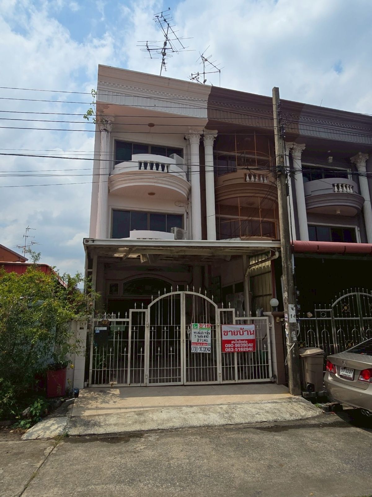 ขายทาวน์โฮมเกษตรศาสตร์ รัชโยธิน : 🏠 ขายทาวน์โฮม 3 ชั้น ซอยลาดปลาเค้า 27 (ฝั่งวังหิน – เสนานิคม) เนื้อที่ 27.2 ตร.วา | พื้นที่ใช้สอยกว้างขวาง 5 ห้องนอน | 4 ห้องน้ำ | จอดรถ 2 คัน ไม่อยู่ในโครงการ – ไม่มีค่าส่วนกลาง🏠