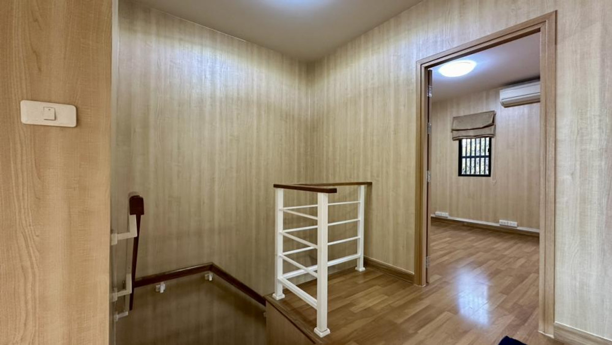 For RentTownhomeChaengwatana, Muangthong : Rent 2 townhomes next to The Connect 41 Chaeng Watthana -Tiwanon, near Lotus Tiwanon for 5 minutes.