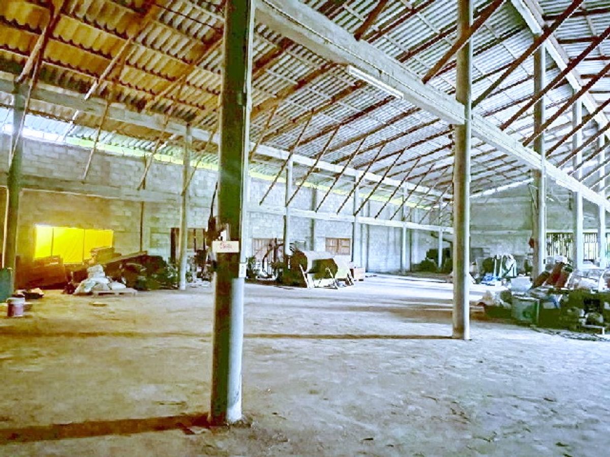 ให้เช่าโกดังราชบุรี : สถานีรถไฟราชบุรี 5.2 กม. โกดัง 902 ตร.ม.250 ตร.วา.แม็คโคร ราชบุรี 1 กม.1 นอน 1 น้ำเหมาะสำหรับคลังสินค้า ศาลเจ้าพ่อหลักเมืองราชบุรี