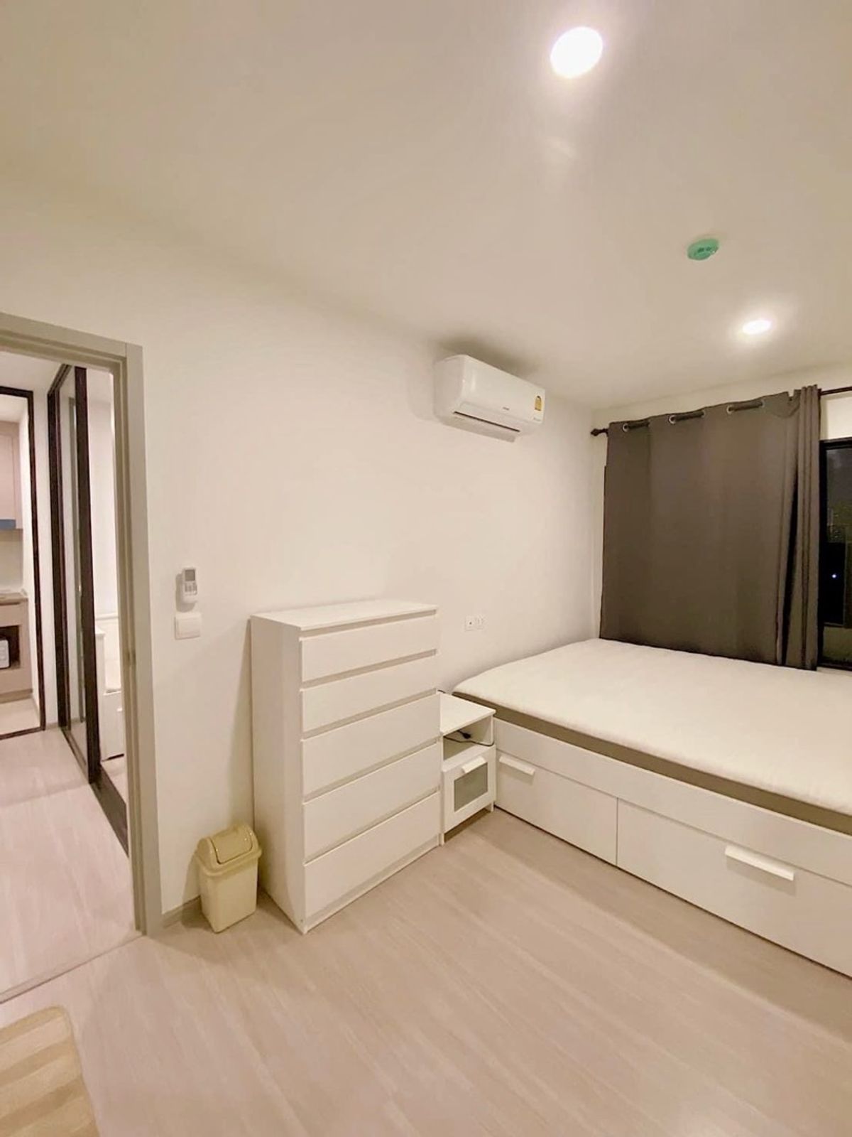 For RentCondoOnnut, Udomsuk : Rent Aspire Sukhumvit onnut, One Bed Plus room, size 36 sq.mons, 6th floor, near BTS Onnut and Department Store. There is a shuttle bus, beautiful room, ready to enter. Price 14,000 baht.