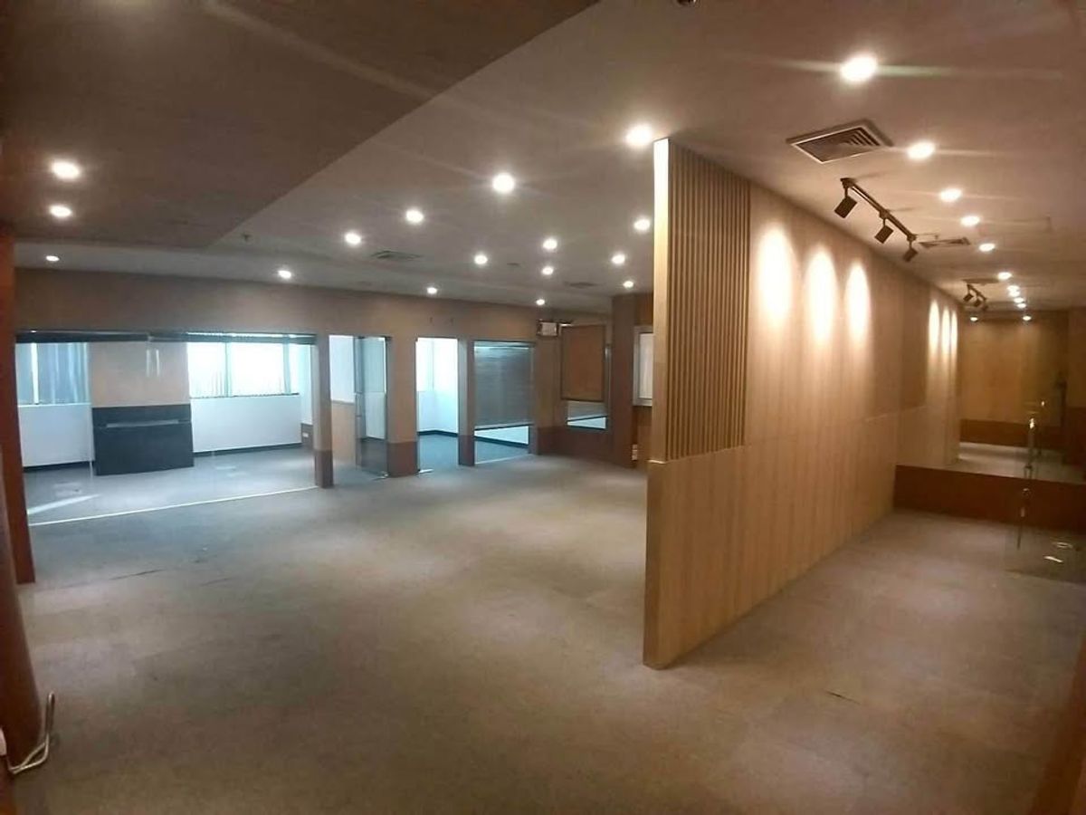 For RentOfficeBangna, Bearing, Lasalle : HR2539 for rent Office in the Central City Tower, 250 square meters, inside Central Bangna